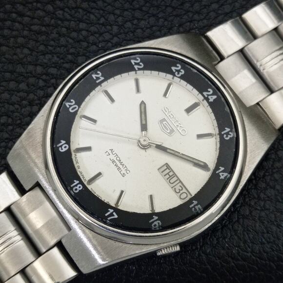 Vintage 1974 Seiko Automatic Mens Silver Watch W/daydate & White accents - Picture 6 of 10